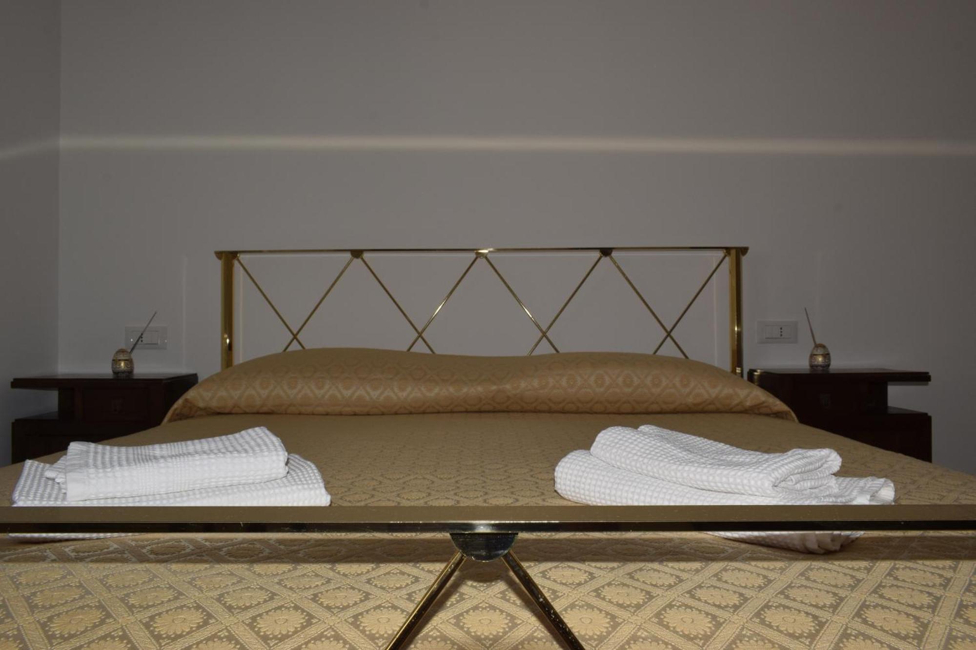 Il Borgo Civ.15 Hotel Paola Exterior photo